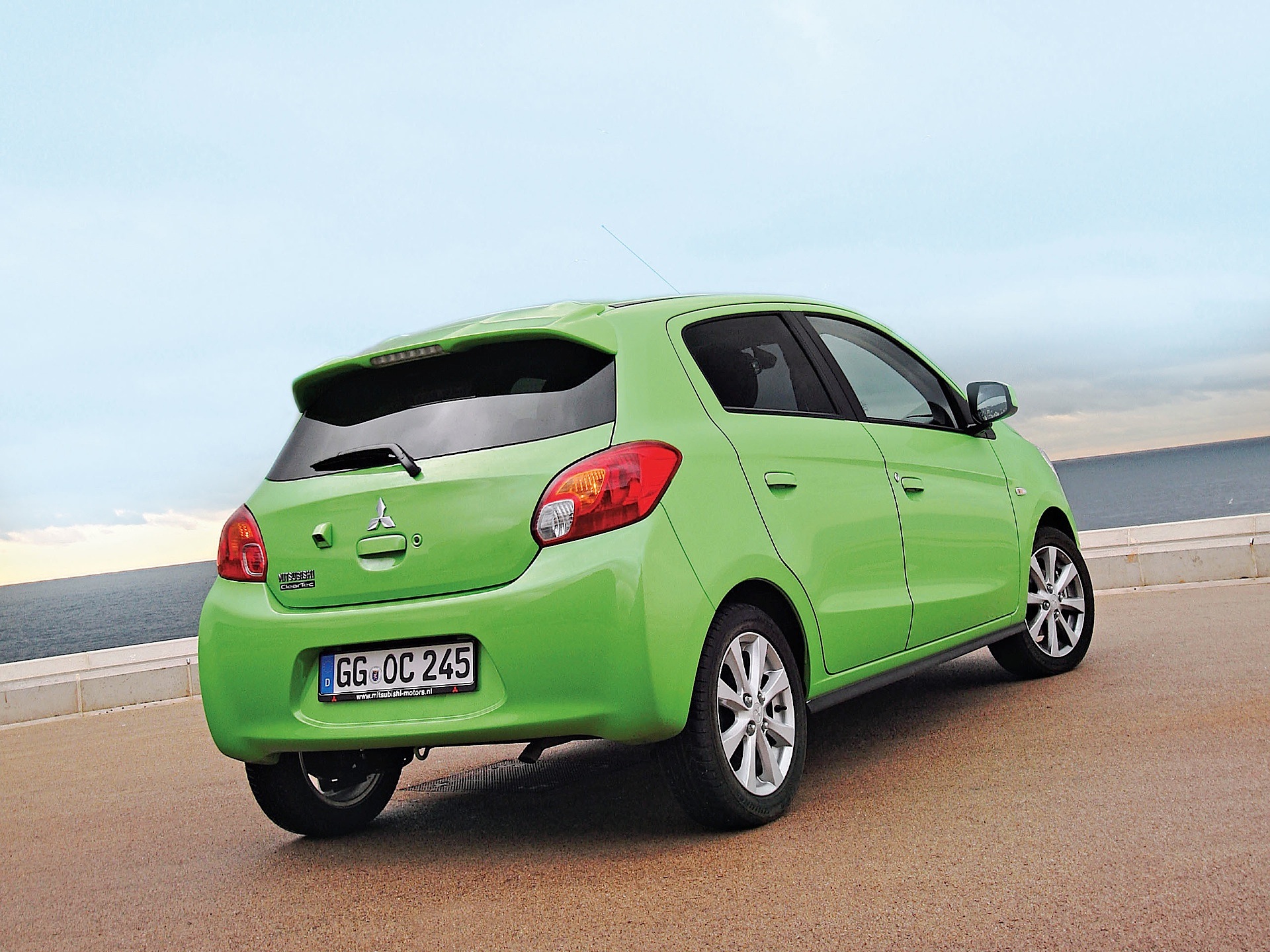 Mitsubishi Mitsubishi Space Star  2014 - voorkant