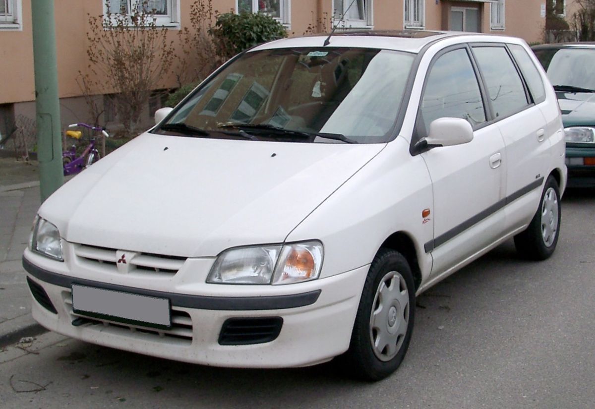 Mitsubishi Space Star  2001 - voorkant